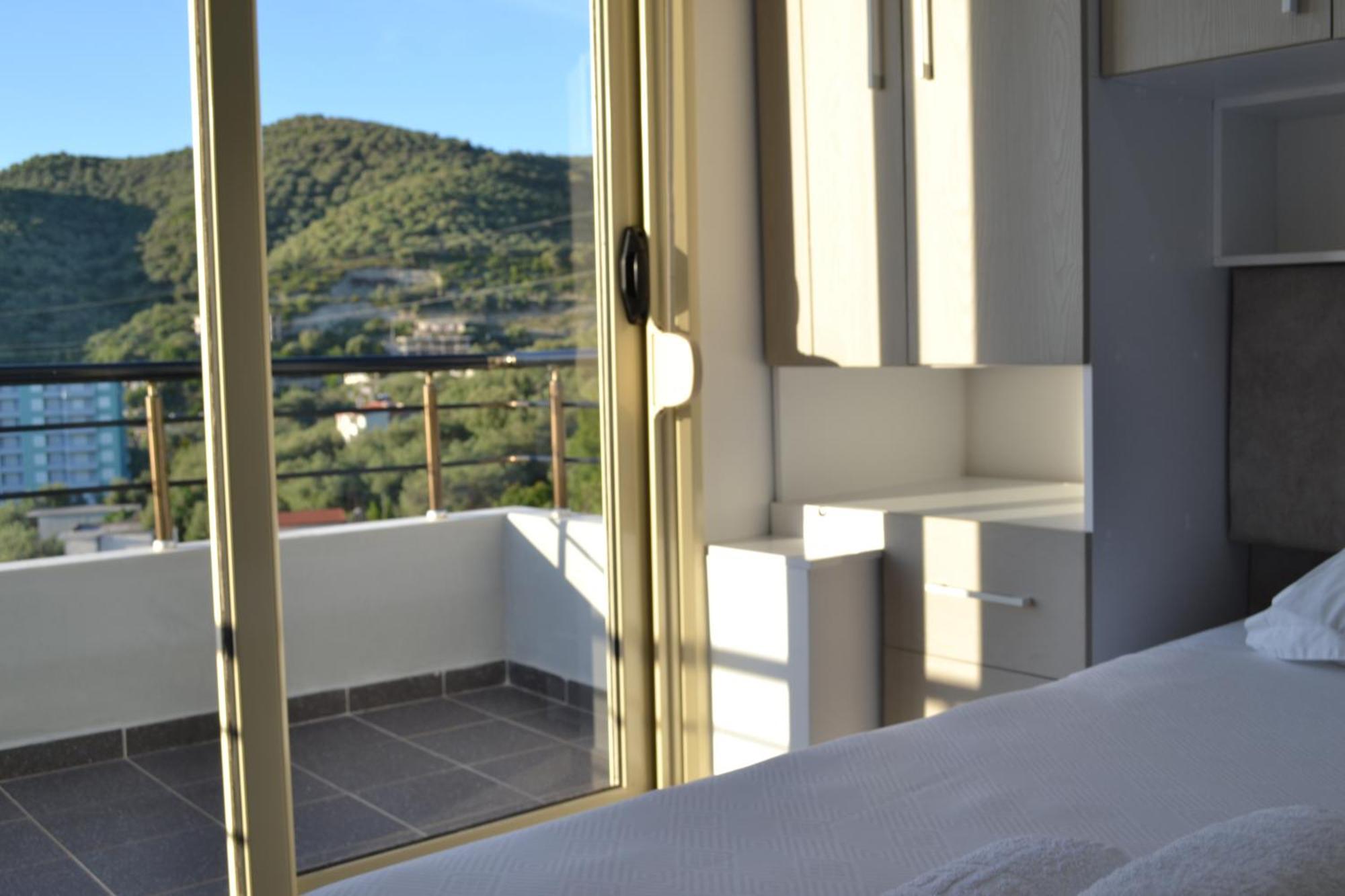 Seaview Penthouse Terrace & Garage Apartment Vlore Exterior photo